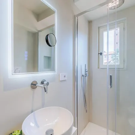2 Bedrooms Modern Penthouse With View In * 루카