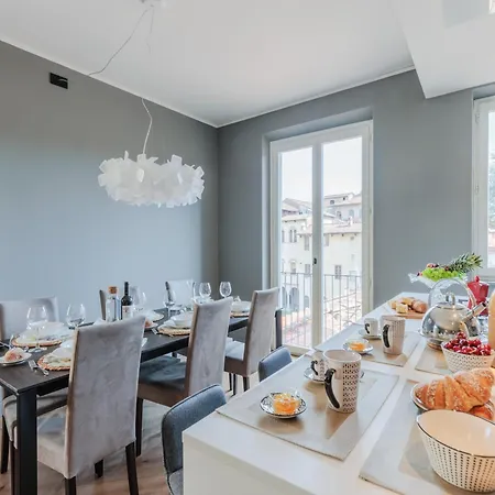 아파트 2 Bedrooms Modern Penthouse With View In