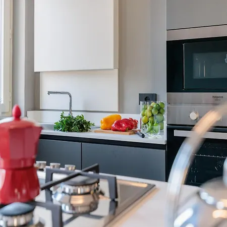 2 Bedrooms Modern Penthouse With View In 아파트